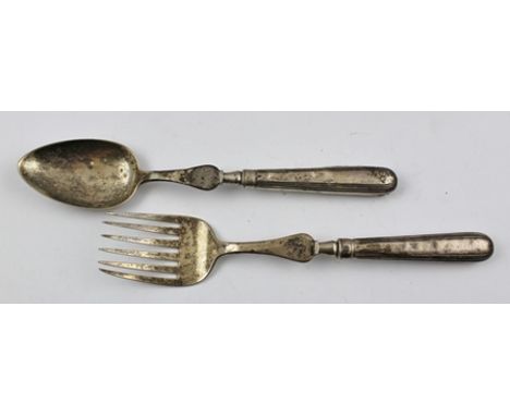 WILLIAM ELEY & WILLIAM FEARN A PAIR OF GEORGE III SILVER SERVERS, comprising fork and spoon, engraved crowned lion crest, hol