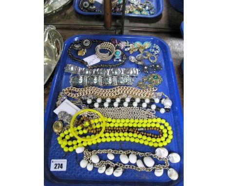 Vintage Panel Bracelets, matching disc earrings and brooch, further earrings, shell necklace, beads, etc:- One Tray 