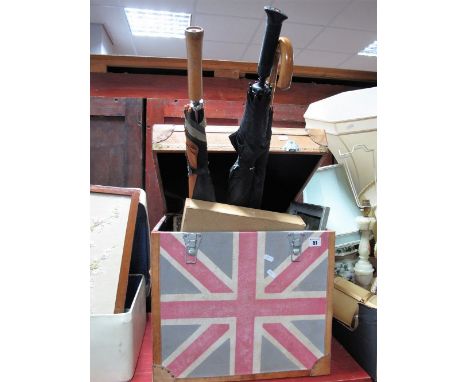 Prints, gent's umbrella, golf umbrella, in a Union Jack trunk.