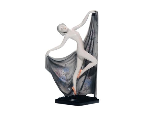 Goldscheider - Vienna, Ballerina Ceramica modellata a colaggio dipinta in policromia sotto vernice. Sotto la base riproduzion