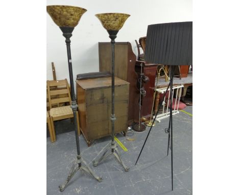 A PAIR OF WROUGHT IRON UP LIGHTERS, WITH FAUX MOSAIC GLASS SHADES, TOGETHER WITH A TRIPOD SUPPORT STANDARD LAMP. UPLIGHTERS H