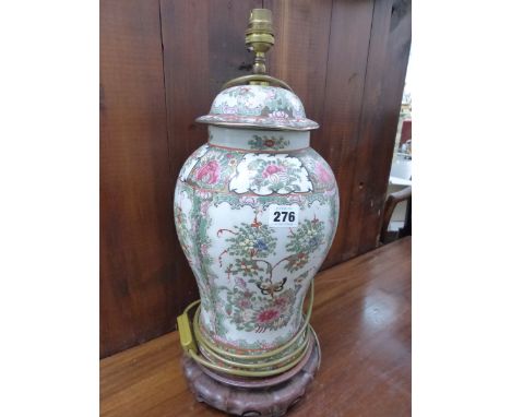 AN ORIENTAL STYLE TABLE LAMP. 