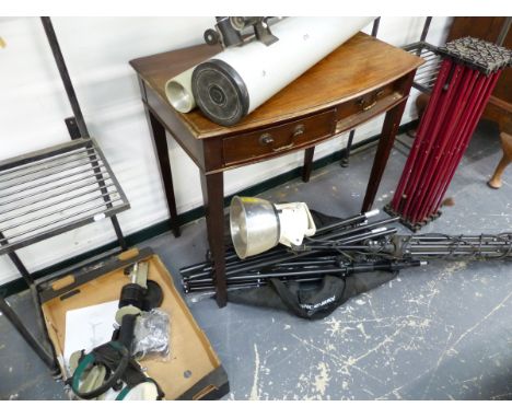 A GOOD QUALITY INTERFIT 3200 POTOGRAPHIC LAMP, OTHER PHOTOGRAPHIC STANDS AND A VINTAGE REFLECTING TELESCOPE. 