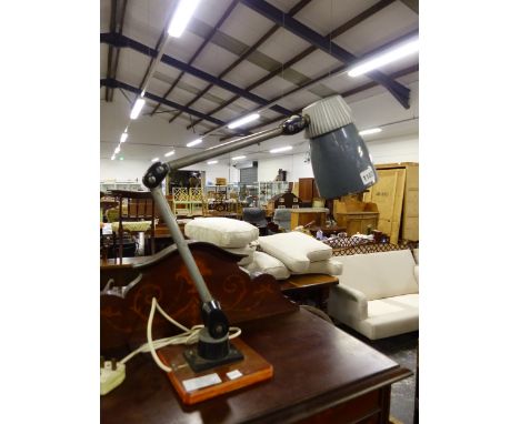 A VINTAGE BHI LO-VO ADJUSTABLE MACHINISTS LAMP. 