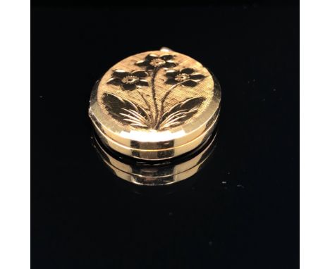A HALLMARKED 9ct GOLD VINTAGE OVAL PORTRAIT LOCKET WITH HINGED OPENING. DATED 1975 LONDON. 3.3 X 2.2cms, WEIGHT 7grms. 