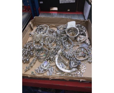 A tray of silver tone costume jewellery 