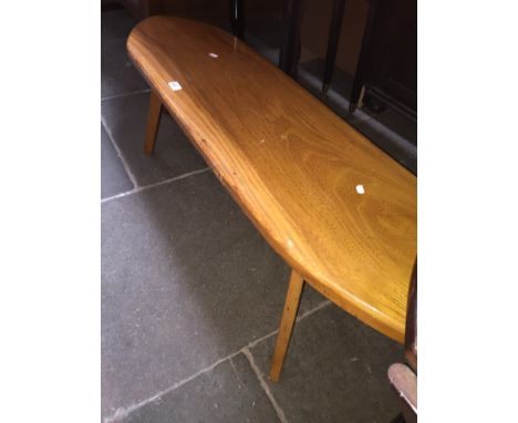 A rustic style bench/long coffee tableSizes:- 124cm long, 33cn width, 38.5cm height.