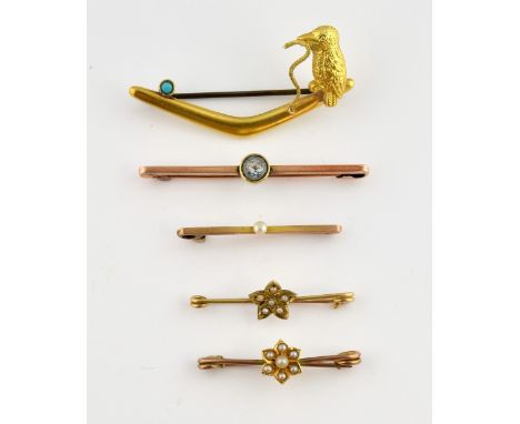 Collection of five brooches, 20th C boomerang brooch by Johnson & Simonsen, with turquoise cabochon and kookaburra with snake