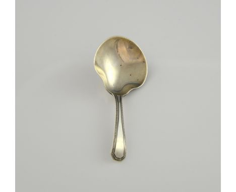 George III silver caddy spoon, with beaded stem and scalloped bowl, maker's mark JW, London 1792, 9 cm long, 11 gr..    
