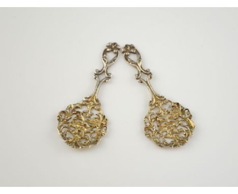 Victorian pair of silver caddy spoons, with pierced gilt bowls, by Hilliard and Thompson, Birmingham 1901, 8 cm long, 20 g. (