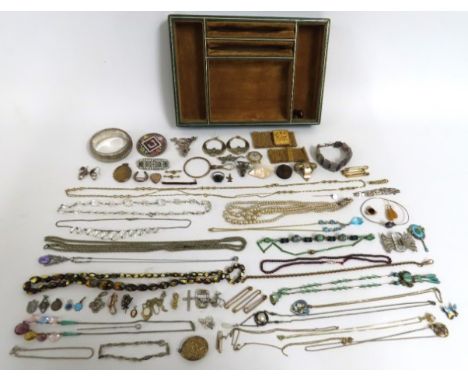 A quantity of vintage & antique costume jewellery items including silver & enamel a/f