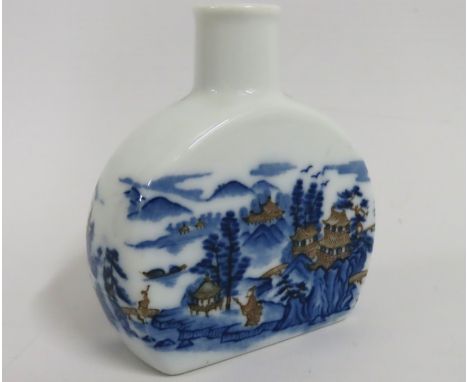 A 20thC. nicely decorated Chinese caddy with applied gilding, 95mm tall