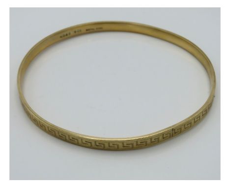 A 9ct gold metal core bangle, 17.4g inclusive, 79mm internal diameter