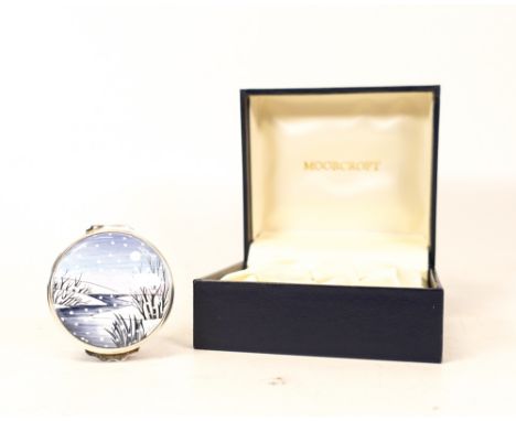Moorcroft enamel Neige du Pays 2003 round lidded box by Fiona Bakewell . Boxed , diameter 4.5cm 