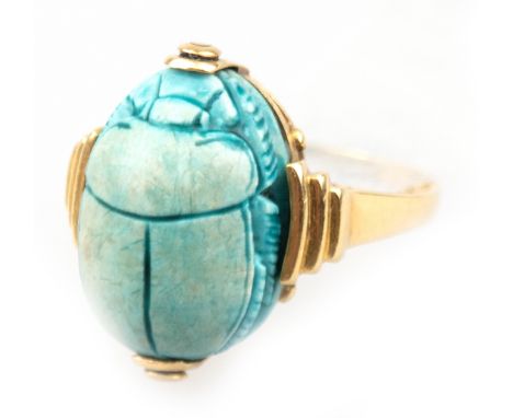Ring, 750er GG (geprüft), besetzt mit Stein (wohl Türkis) in Form eines Skarabäus, RG 52