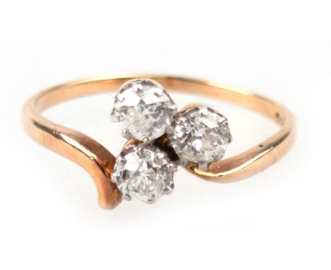 Ring um ca. 1900, 585er GG, 3 Altschliffbrillanten von zus. ca. 0,70 ct. , RG 51, Innendurchmesser 16,2 mm