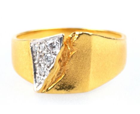 Brillant-Ring, in der Art von Lapponia, 585er GG/WG, mattiert, besetzt mit 7 kleinen Brillanten unterschiedlicher Größe, RG 5