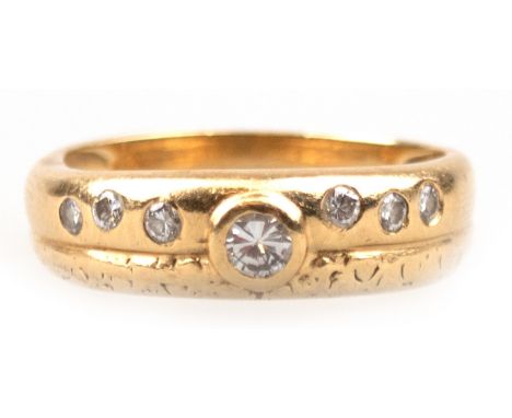 Ring, 585er GG, ges. 4,48 g, besetzt mit 7 Brillanten von zus. 0,28 ct., RG 54
