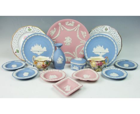 A selection of collectable ceramics to include a Wedgwood pink jasper ware plate, 22.5cm diameter, further pink jasper ware c