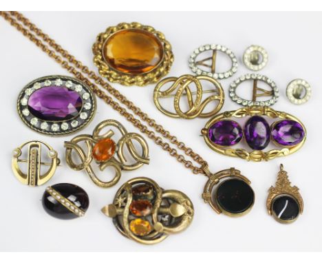 A quantity of assorted Victorian brooches and jewellery, to include; a cabochon garnet and seed pearl set brooch, two swivel 