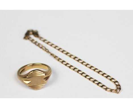 A 9ct yellow gold gentlemans signet ring, weight 9gms size R/S and a 9ct yellow gold bracelet weight 2gms (2) 