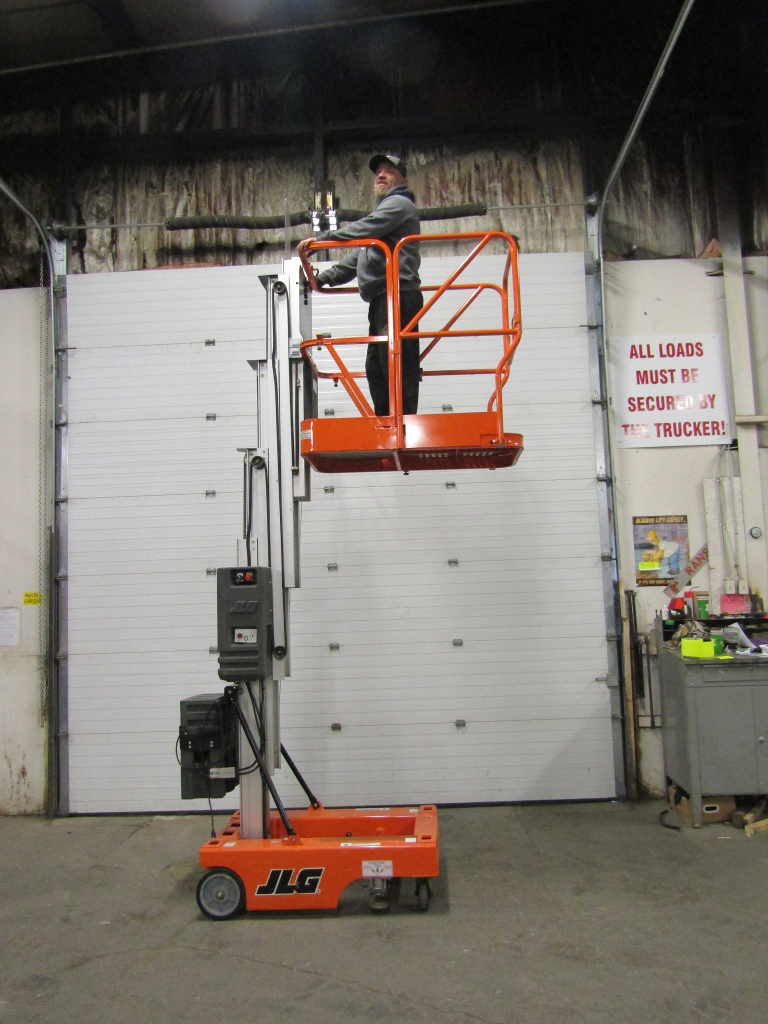 JLG Manlift Picker with 15' Platform Height / lift model 15-SP ...