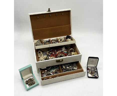 A collection of vintage costume jewellery 