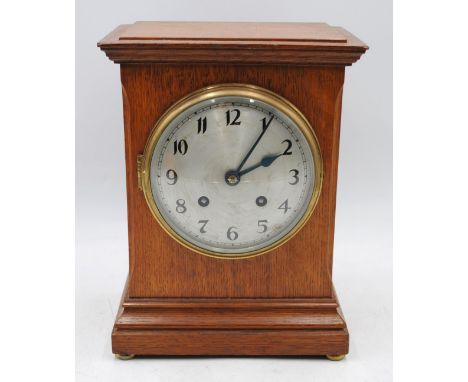 An antique oak Williamson Salisbury mantle clock, with key