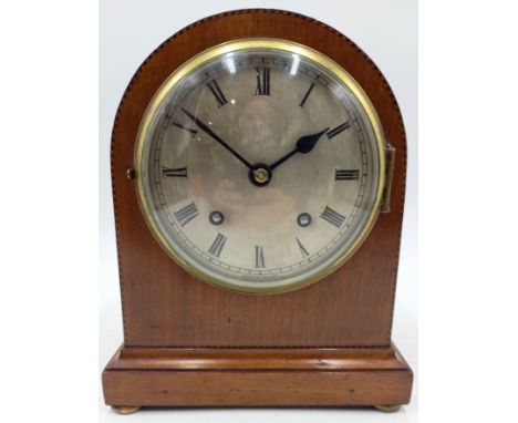An Edwardian chequer board inlaid mantle clock with brass bun feet, 20cm wide 25cm high.
