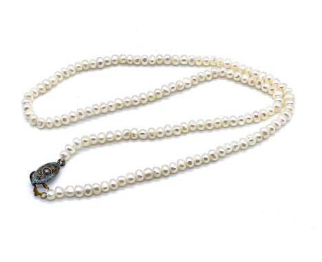 A vintage freshwater pearl necklace, 48 cm length.