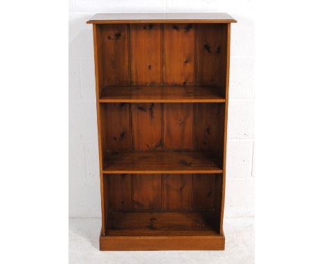 A vintage oak freestanding bookcase - length 65cm, depth 28cm, height 115.5cm