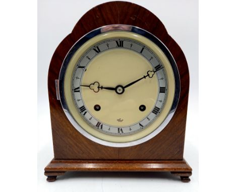 A vintage mahogany cased Elliott chiming mantle clock, on bracket feet, 21cm wide, 24cm high.