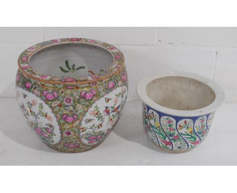 An Oriental famille rose pattern ceramic fish bowl vase, with character marks to base, along with a smaller ceramic pot - hei