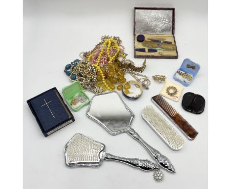 A collection of assorted vintage costume and fashion jewellery etc.