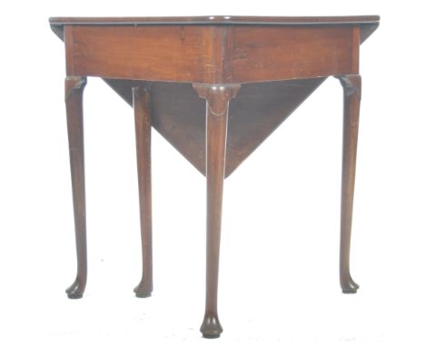 A fine 18th Century Georgian English antique mahogany drop leaf tea / card games corner table of triangular form having a sin