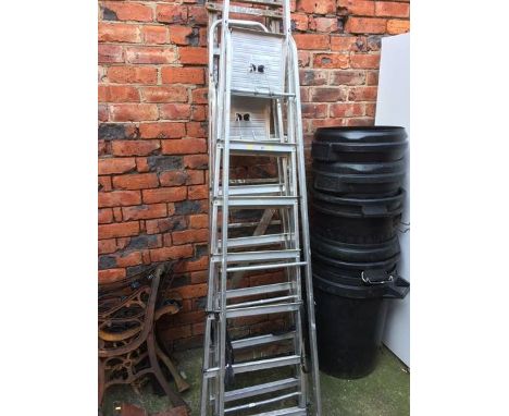 Quantity of step ladders