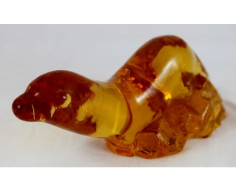 Svenskt Glass Orrefors amber seal figure signed O. Alberius  L: 17cm