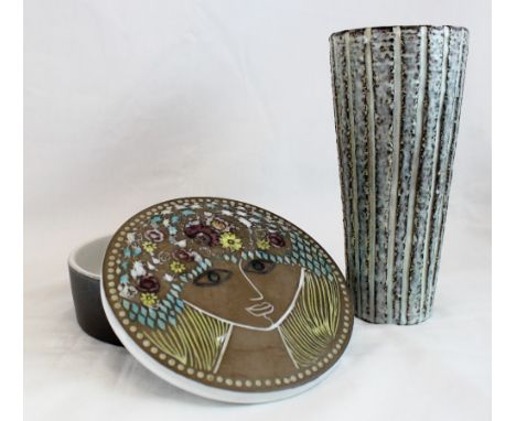 Mari Simmulson for Upsala Ekeby - a vase H: 20cm and a lidded trinket pot 