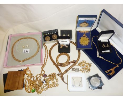 Collection of vintage jewellery, some designer, inc. goldtone articulated snake necklace and earrings boxed set, brooches, et