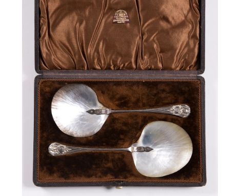 A pair of Victorian silver plated serving spoons with mother of pearl bowls in original lined case