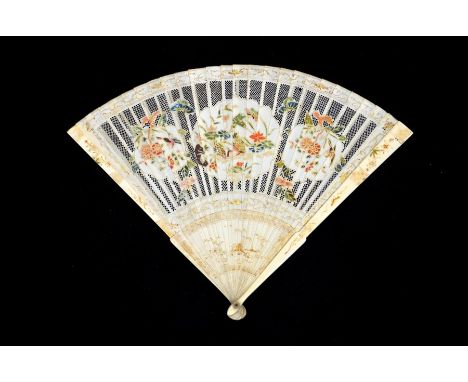 λ A rare early 18th century Kangxi famille rose style Chinese ivory brisé fan, hand painted and gilt in the Imari style with 