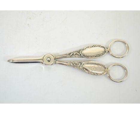 A pair of Edwardian silver grape scissors, cast foliate scroll decoration, T Wilkinson, Birmingham 1907, 18cm long, 3.66ozt