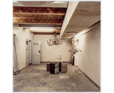 Höfer, Candida. Jenisch-Haus Hamburg 2000. (Keller). C-Print auf Fujicolor Crystal Archive Paper. Verso mit Bleistift signier