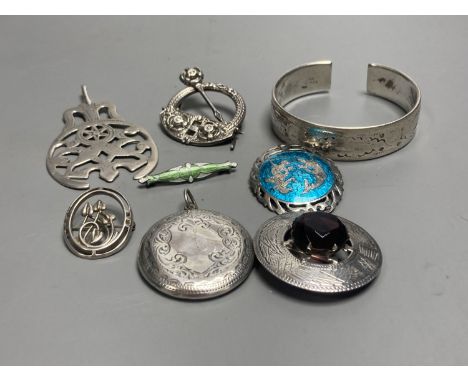 A sterling and enamel brooch, 43mm, a Siamese sterling and enamel brooch and six other items of jewellery including a George 