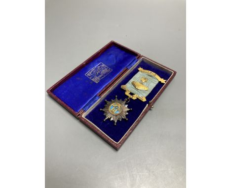 An early 20th century 9ct gold and enamel masonic jewel, Dorking Lodge 1149, overall 11.5cm, gross 29 grams.