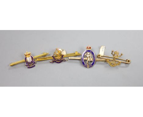 Four assorted early to mid 20th century 9ct sweetheart bar brooches, three with enamel, 50mm et infra, gross 14.9 grams.