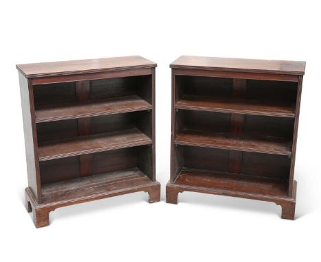 A SMALL PAIR OF GEORGIAN STYLE MAHOGANY OPEN BOOKCASES 20th Century, each with reeded edges and raised on bracket feet.  (2) 