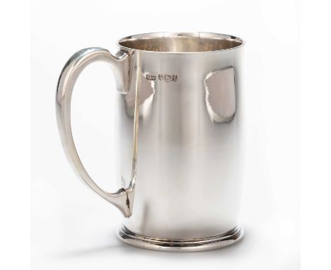 AN ELIZABETH II SILVER MUG by Mappin &amp; Webb Ltd, Sheffield 1968, of plain barrel-form with C-scroll handle and moulded fo