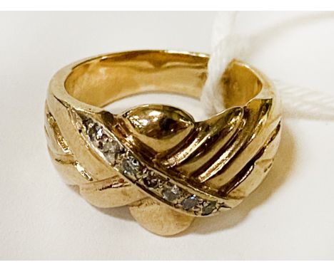 9CT GOLD SEVEN STONE DIAMOND RING 6.7 GRAMS