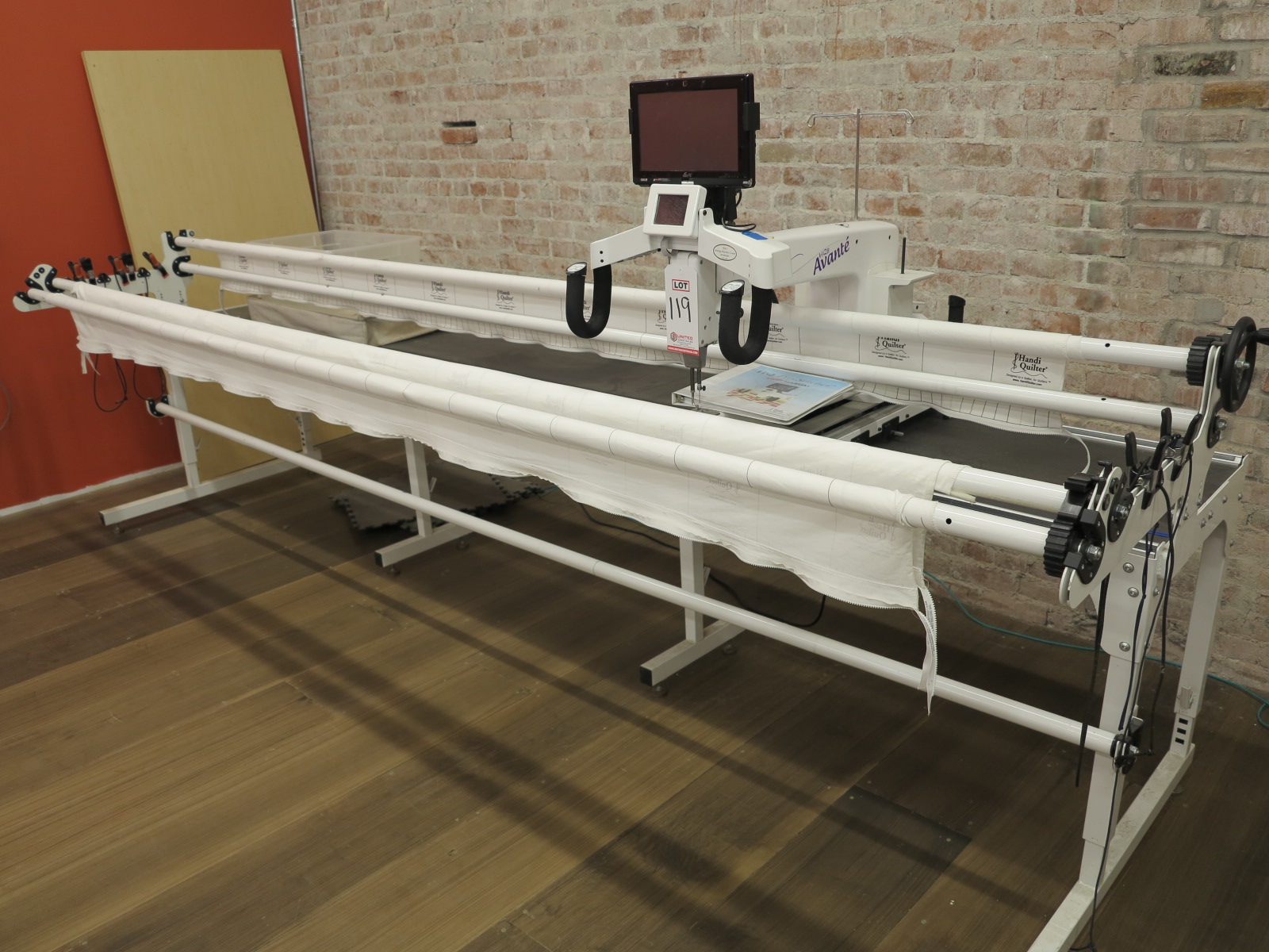 { Group of lots 119, 312 } } } 2012 AVANTE HANDI QUILTER QUILTING